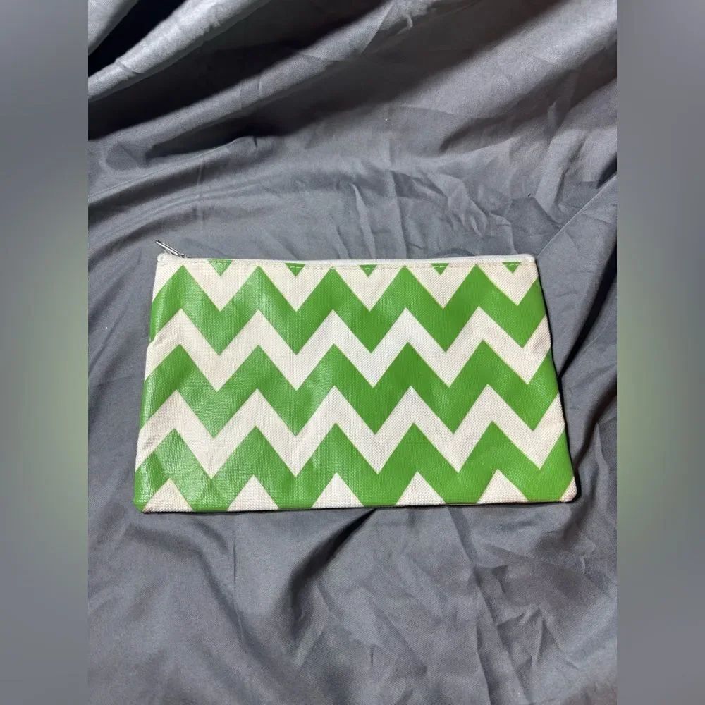 Green & White Chevron Bag Pouch Zipper Closure See Pics for Measurements